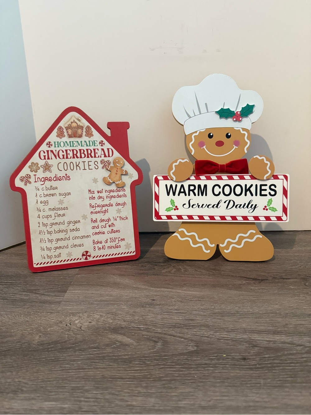 Absolutely Adorable Holiday Gingerbread Cookie Signs- Set of 2- NWT